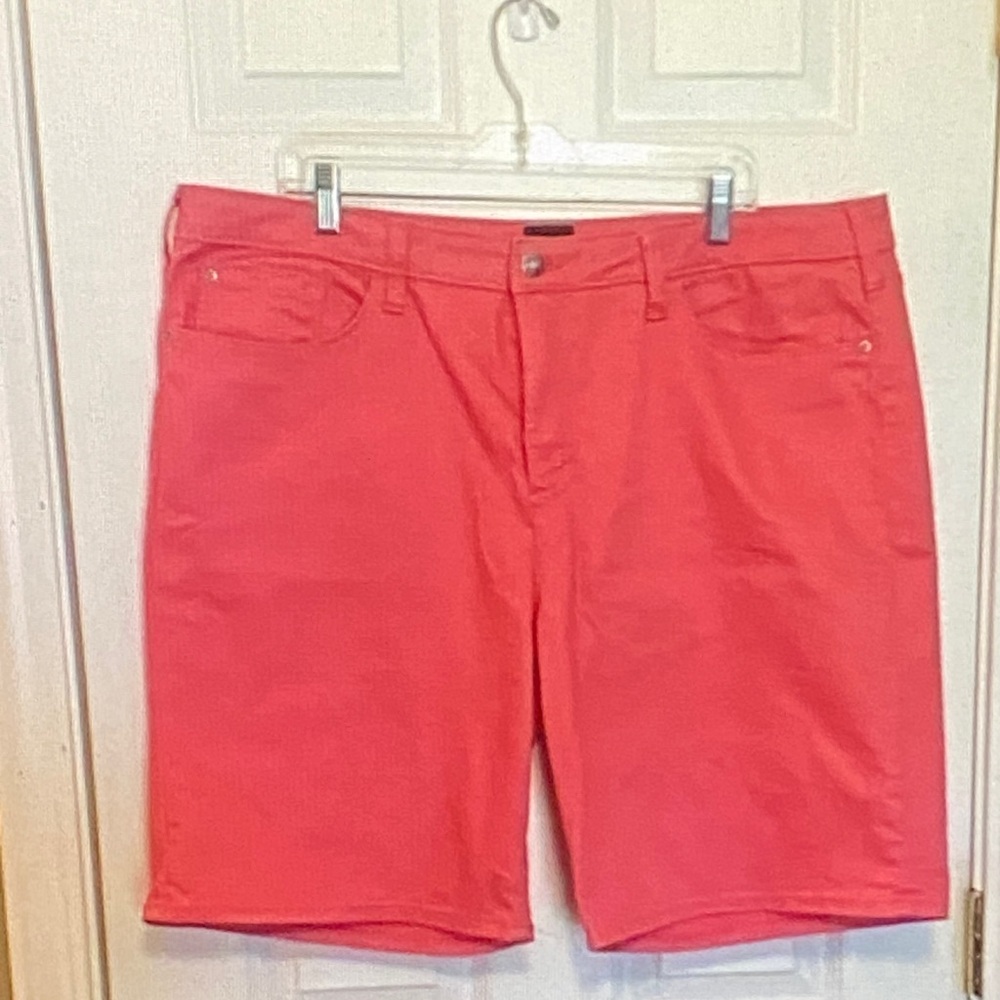 Lee Vibrant Coral Shorts
